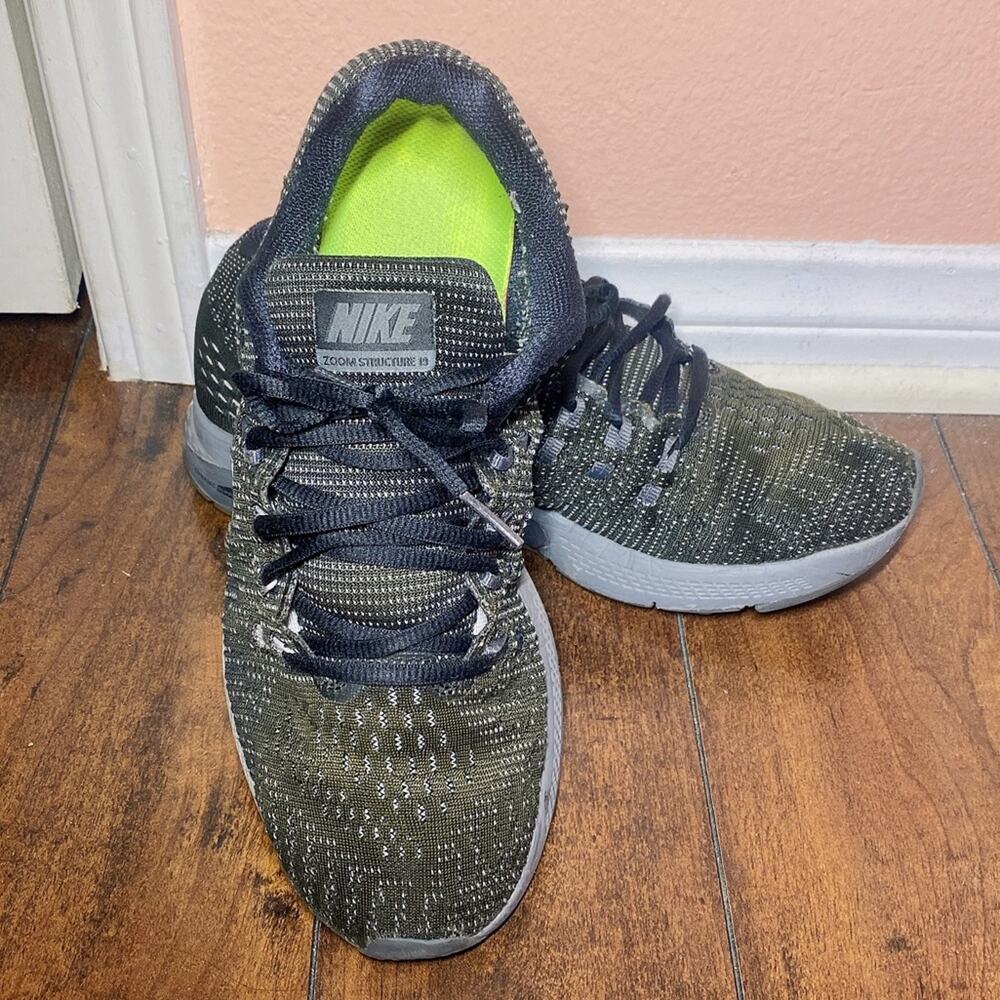 Nike Zoom Structure 19 Athletic Shoes | US Size 9